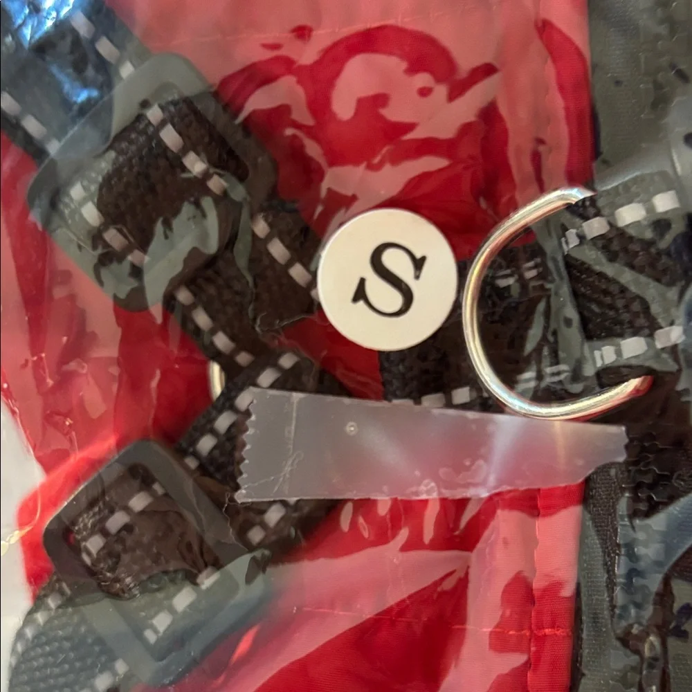 New Gyuch Winter Red Dog jacket with harness winter waterproof size small - Picture 12 of 12